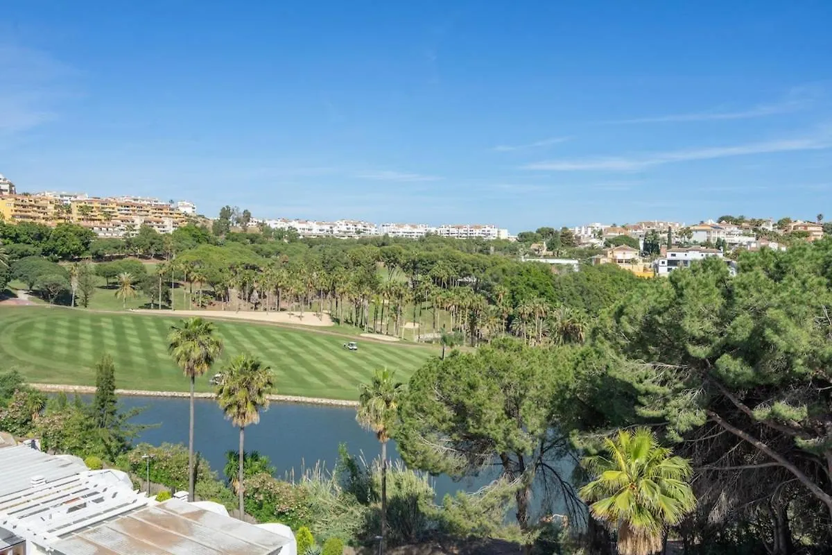 Relaxing Family Retreat With Stunning Golf Views Villa Benalmádena